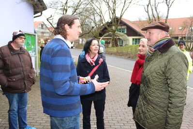 Besichtigung der Dorfgemeinschaft Hohenroth in Gemünden mit Bernd Rützel (rechts)
