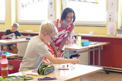 Benedikt Linke ist einer der "kleinen Forscher" der 3b der Grundschule Hermersberg.